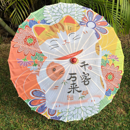 Waving cat parasol